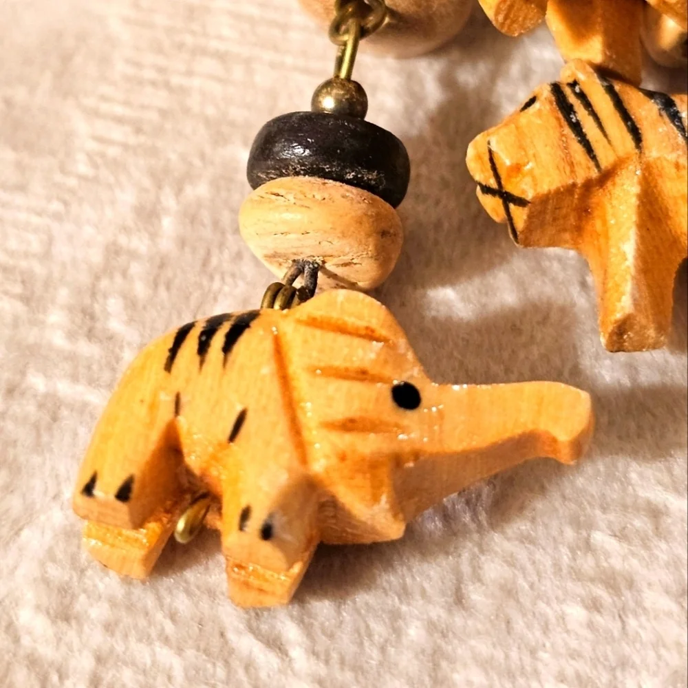 Vtg Handmade Carved Wood African Animal Brooch Pin P1P17 - Picture 5 of 9